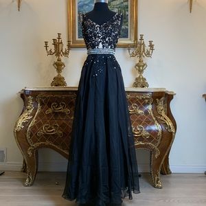 V-neck embroidery rhinestone formal prom dress